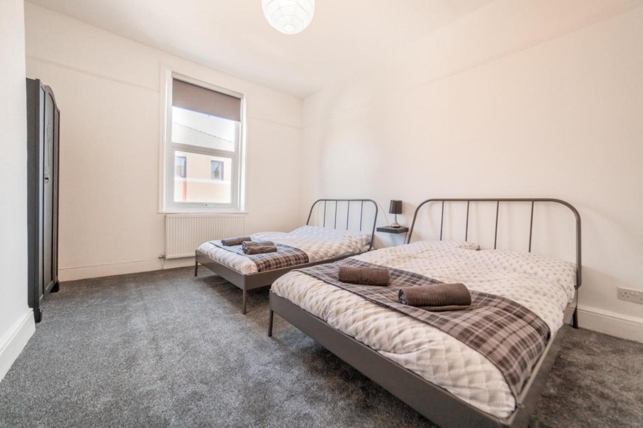 Peaky Blinders Apartment 5 Min Walk To Blackpool Tower Sleeps Up To 14 Экстерьер фото